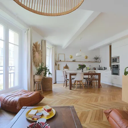 Marais Republique Family Apartment
