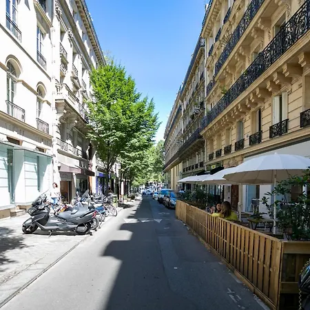 Marais Republique Family شقة *